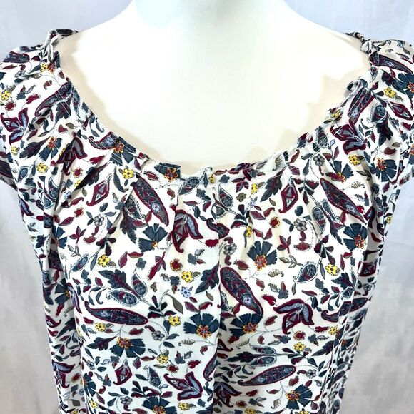Lauren Conrad white paisley print pleated blouse top size medium - Picture 2 of 5